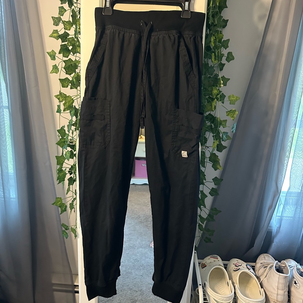 black extra extra small petite scrub pants! brand: butter-soft